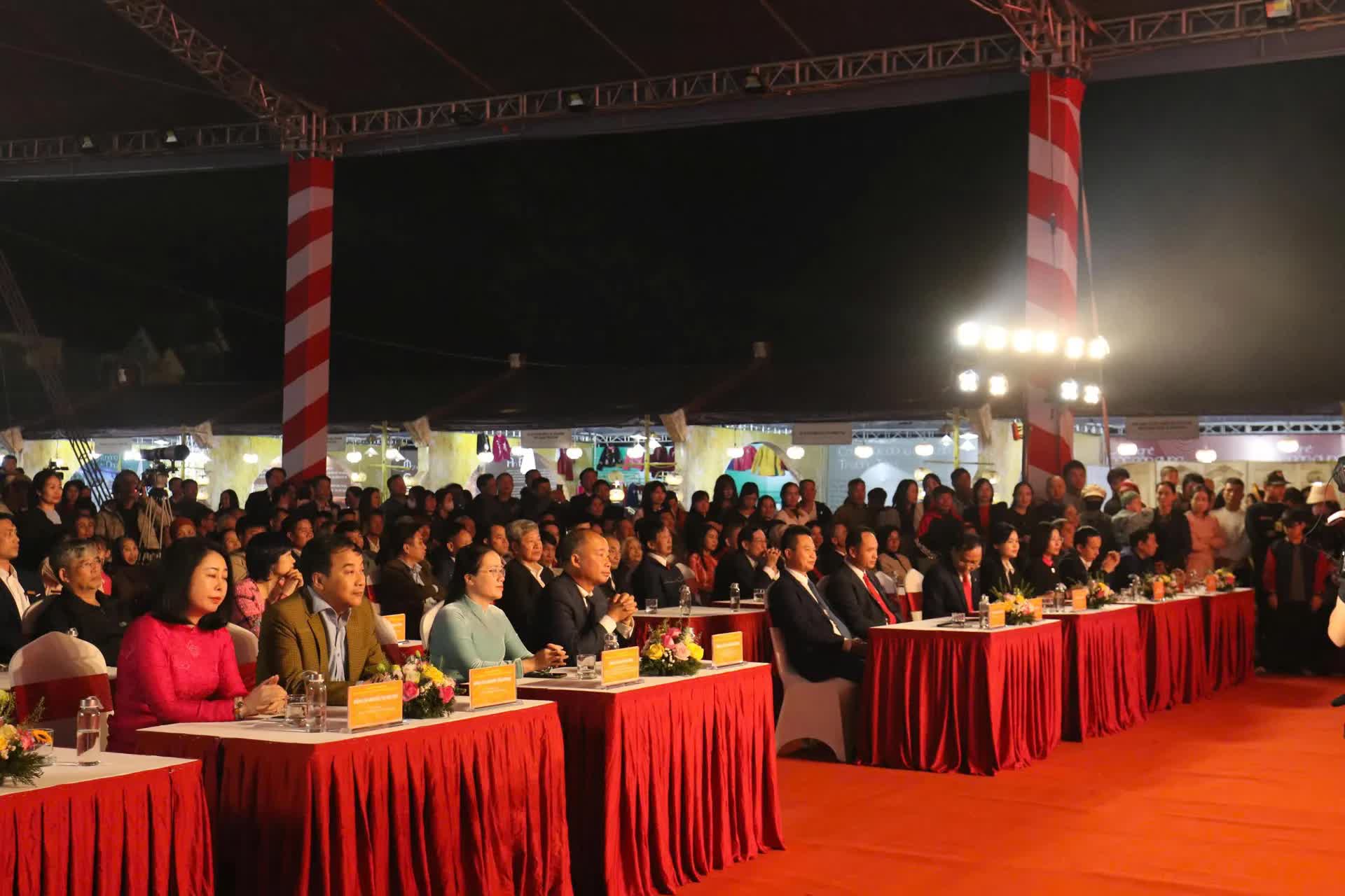 Phú Xuyên khai mạc “Lễ hội vinh danh làng nghề và Tuần văn hóa - Du lịch, thương mại làng nghề năm 2025”- Ảnh 7.