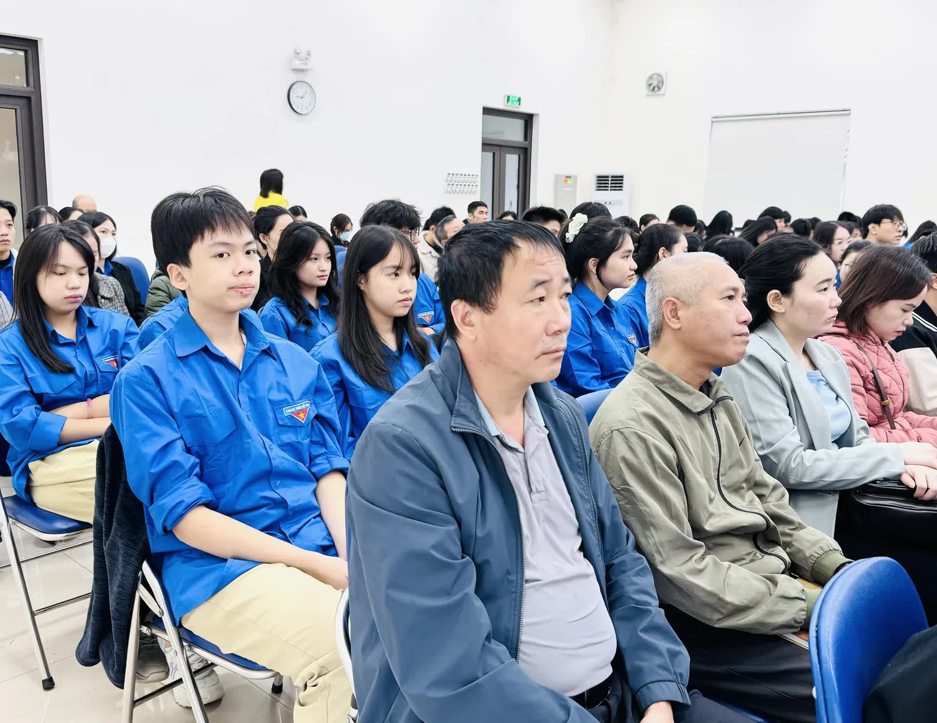 Phường Láng tăng cường đối thoại, gỡ vướng mắc cho doanh nghiệp, người dân- Ảnh 5.