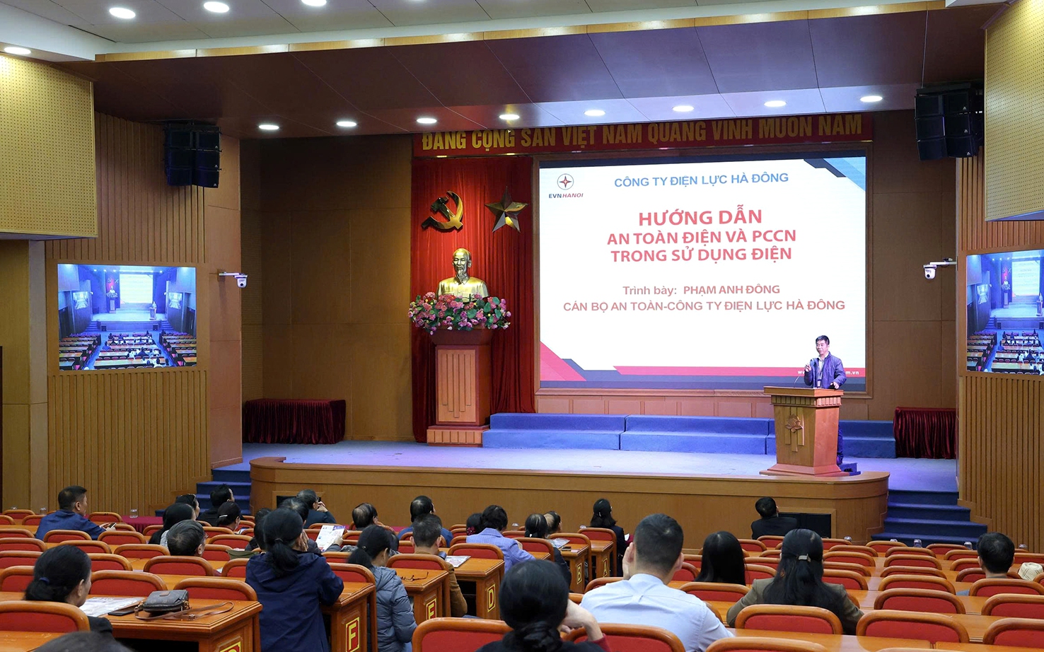 Quang cảnh hội nghị