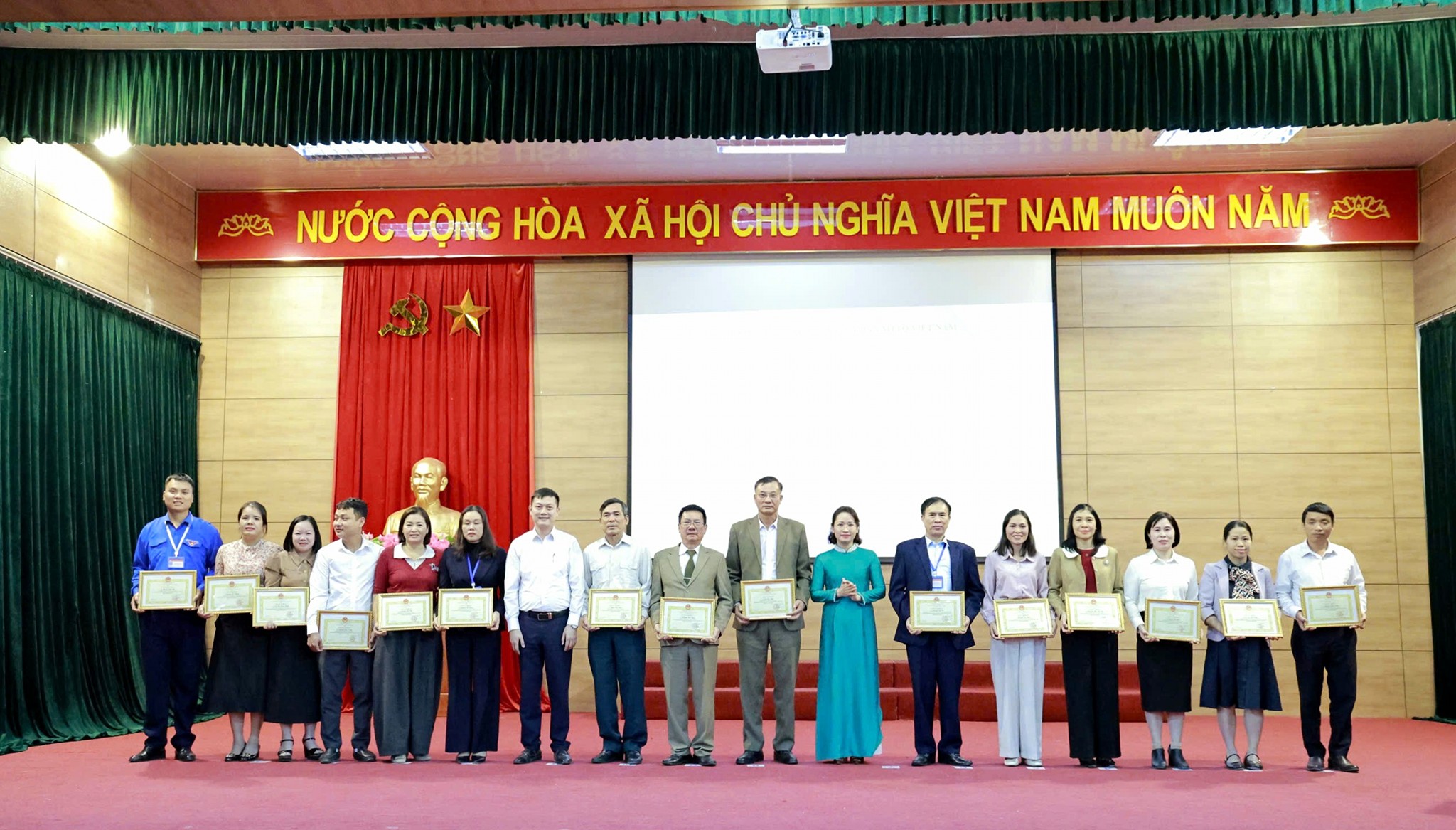 XÃ ĐA PHÚC - TỔNG KẾT CÔNG TÁC PHÒNG, CHỐNG VÀ KHẮC PHỤC HẬU QUẢ BÃO SỐ 10, 11 NĂM 2025- Ảnh 13.