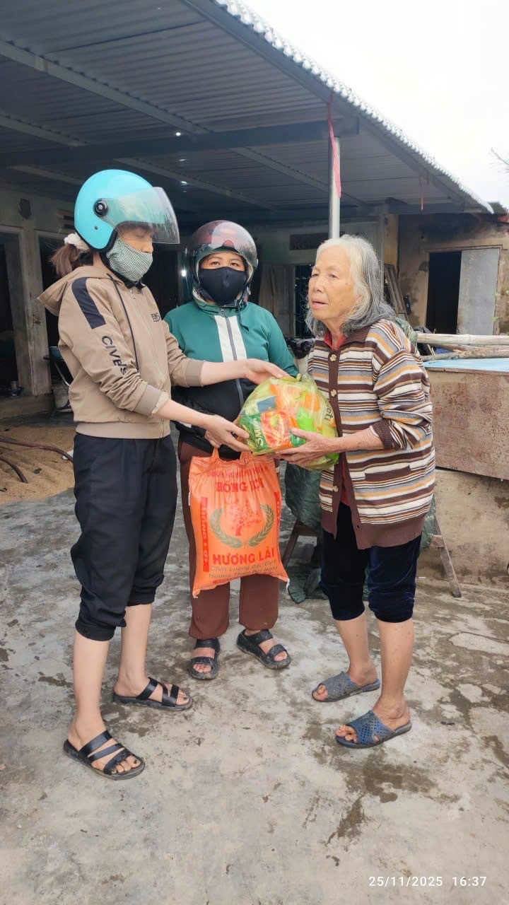 Người dân xã Dương Hoà chung tay hướng về đồng bào vùng lũ tỉnh Đắk Lắk - Ảnh 3.