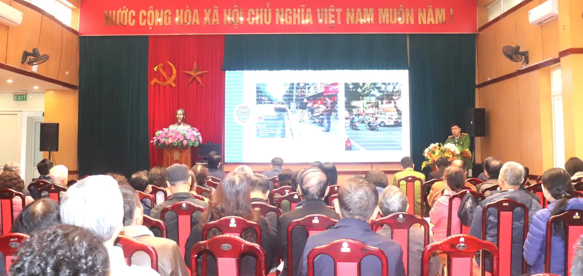 Phường Hai Bà Trưng kêu gọi người dân vào cuộc vì bộ mặt đô thị "ngăn nắp, gọn gàng, sáng, xanh, sạch, đẹp"- Ảnh 2.