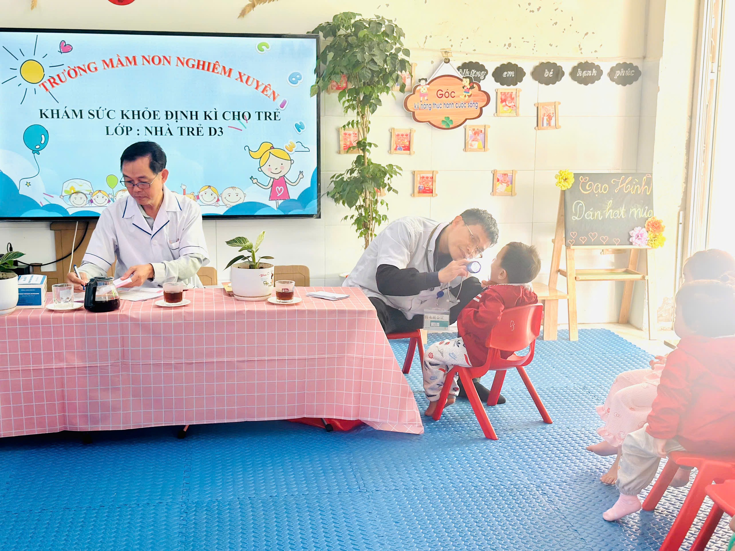 Xã Thượng Phúc tổ chức khám sức khoẻ cho học sinh mầm non- Ảnh 15.