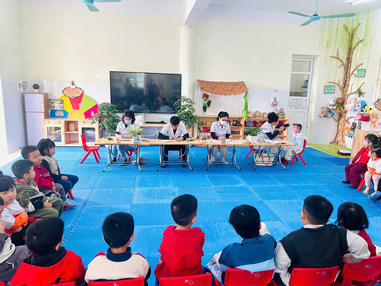 Xã Thượng Phúc tổ chức khám sức khoẻ cho học sinh mầm non- Ảnh 17.