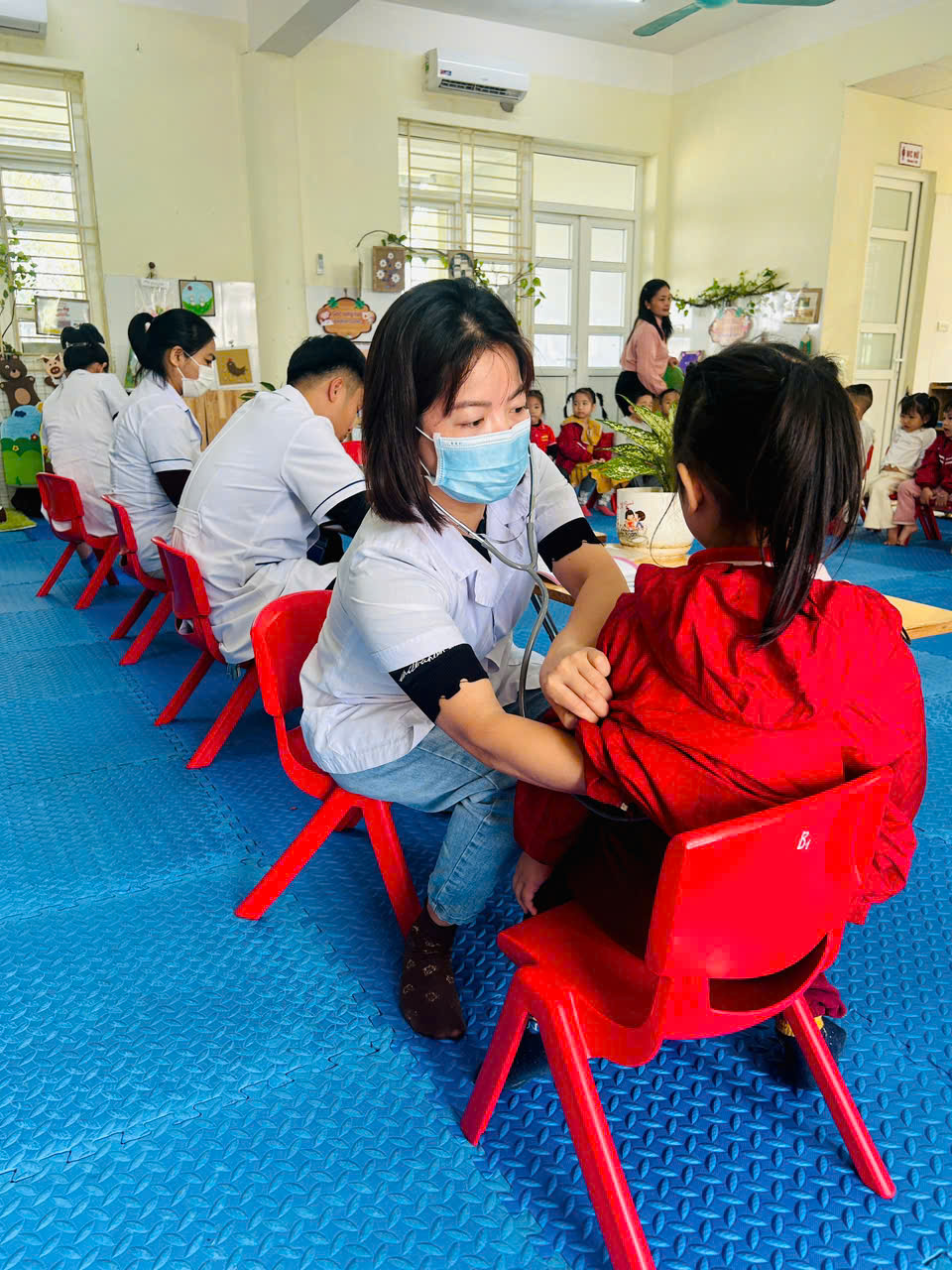 Xã Thượng Phúc tổ chức khám sức khoẻ cho học sinh mầm non- Ảnh 13.