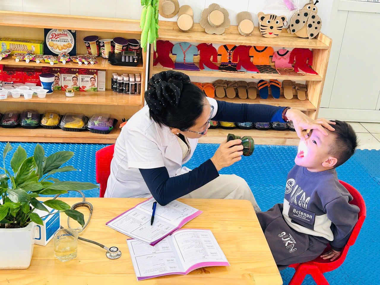 Xã Thượng Phúc tổ chức khám sức khoẻ cho học sinh mầm non- Ảnh 12.