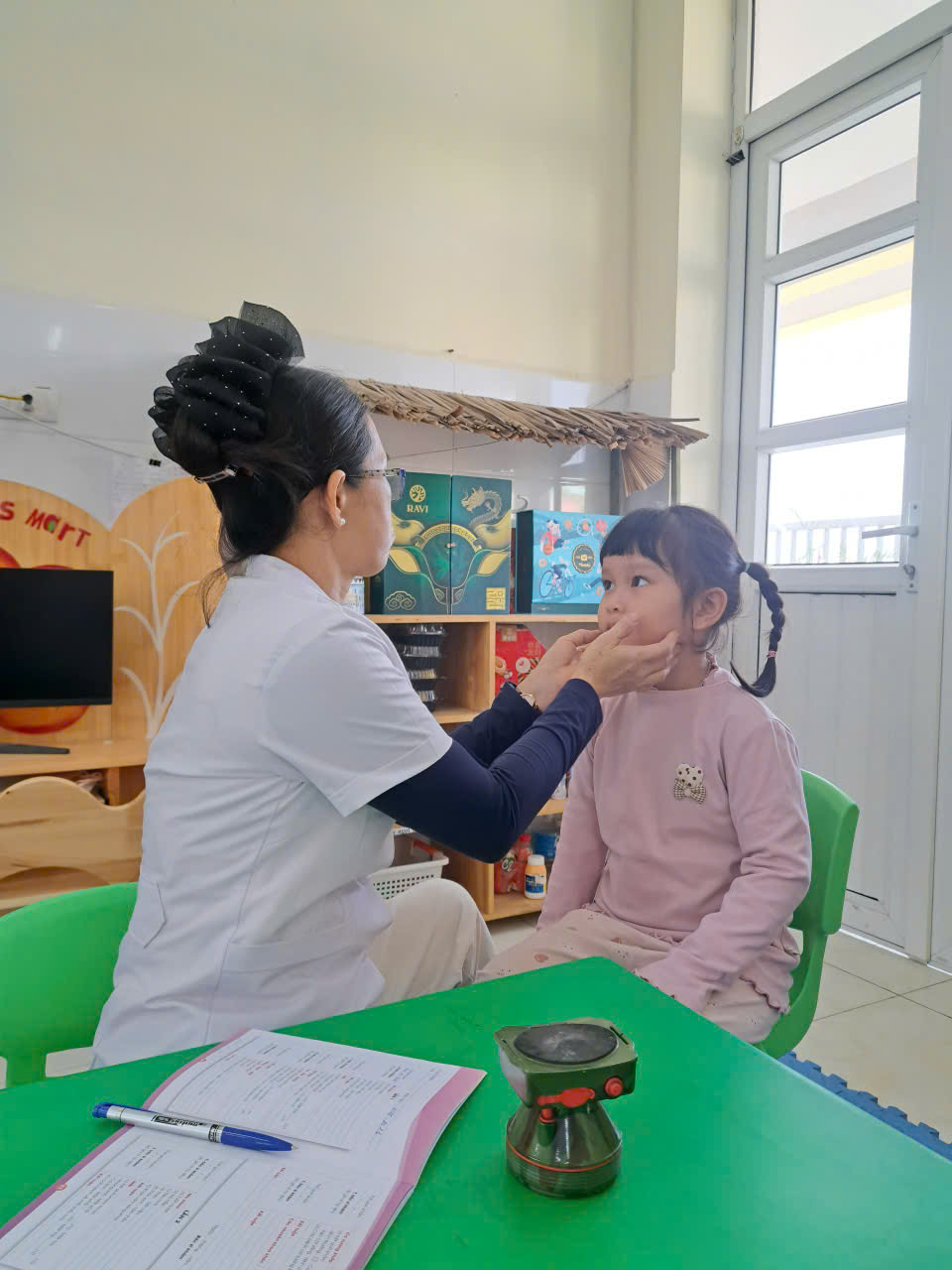 Xã Thượng Phúc tổ chức khám sức khoẻ cho học sinh mầm non- Ảnh 7.