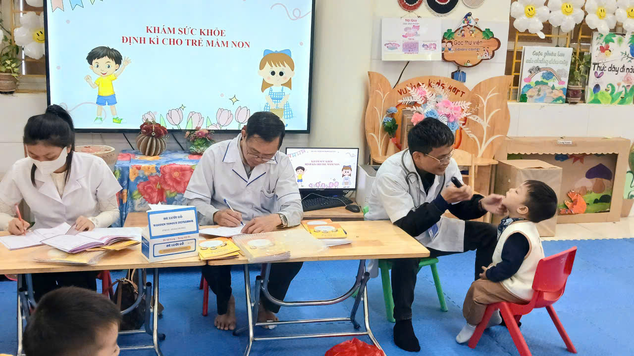 Xã Thượng Phúc tổ chức khám sức khoẻ cho học sinh mầm non- Ảnh 5.