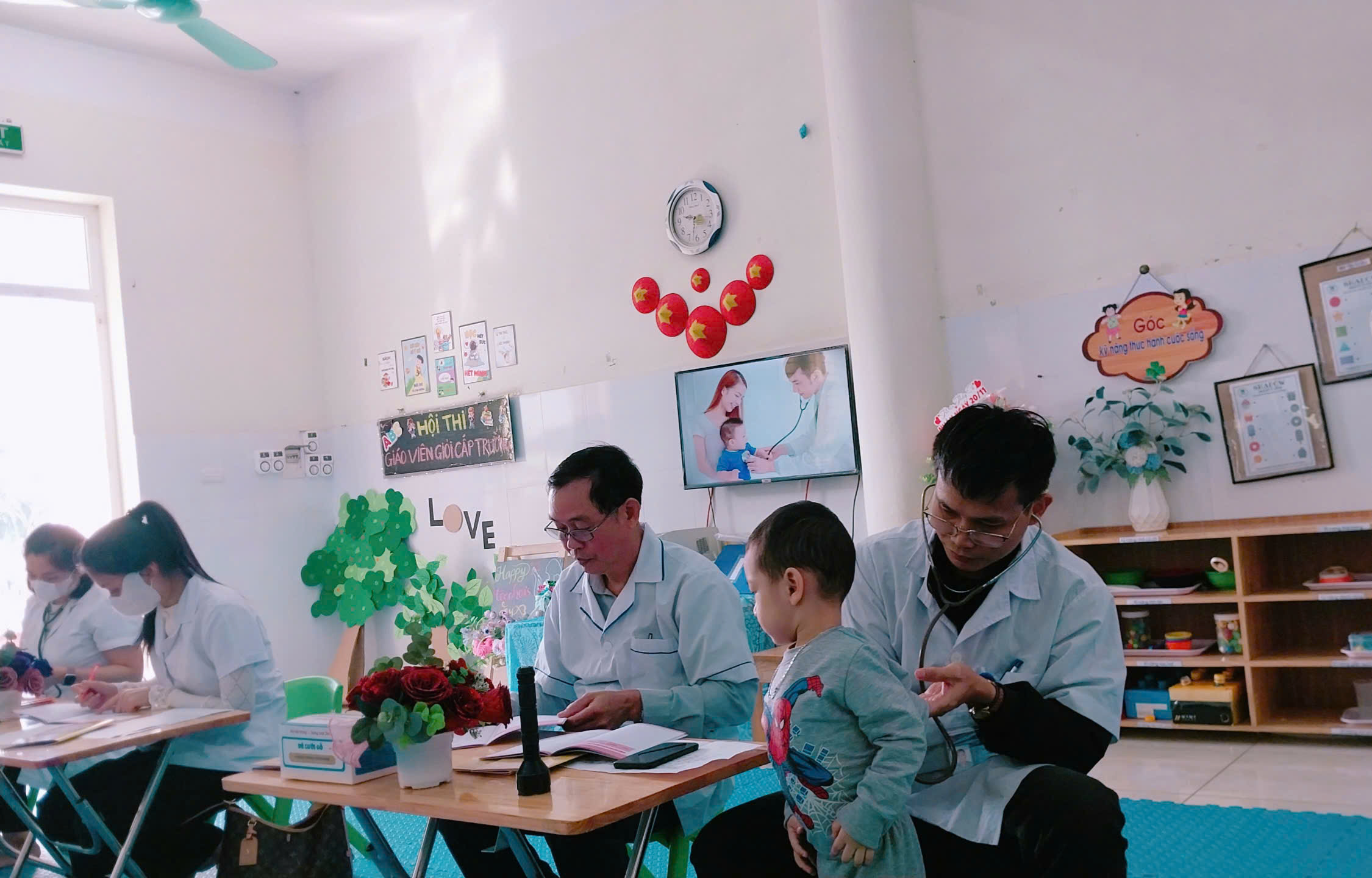 Xã Thượng Phúc tổ chức khám sức khoẻ cho học sinh mầm non- Ảnh 3.