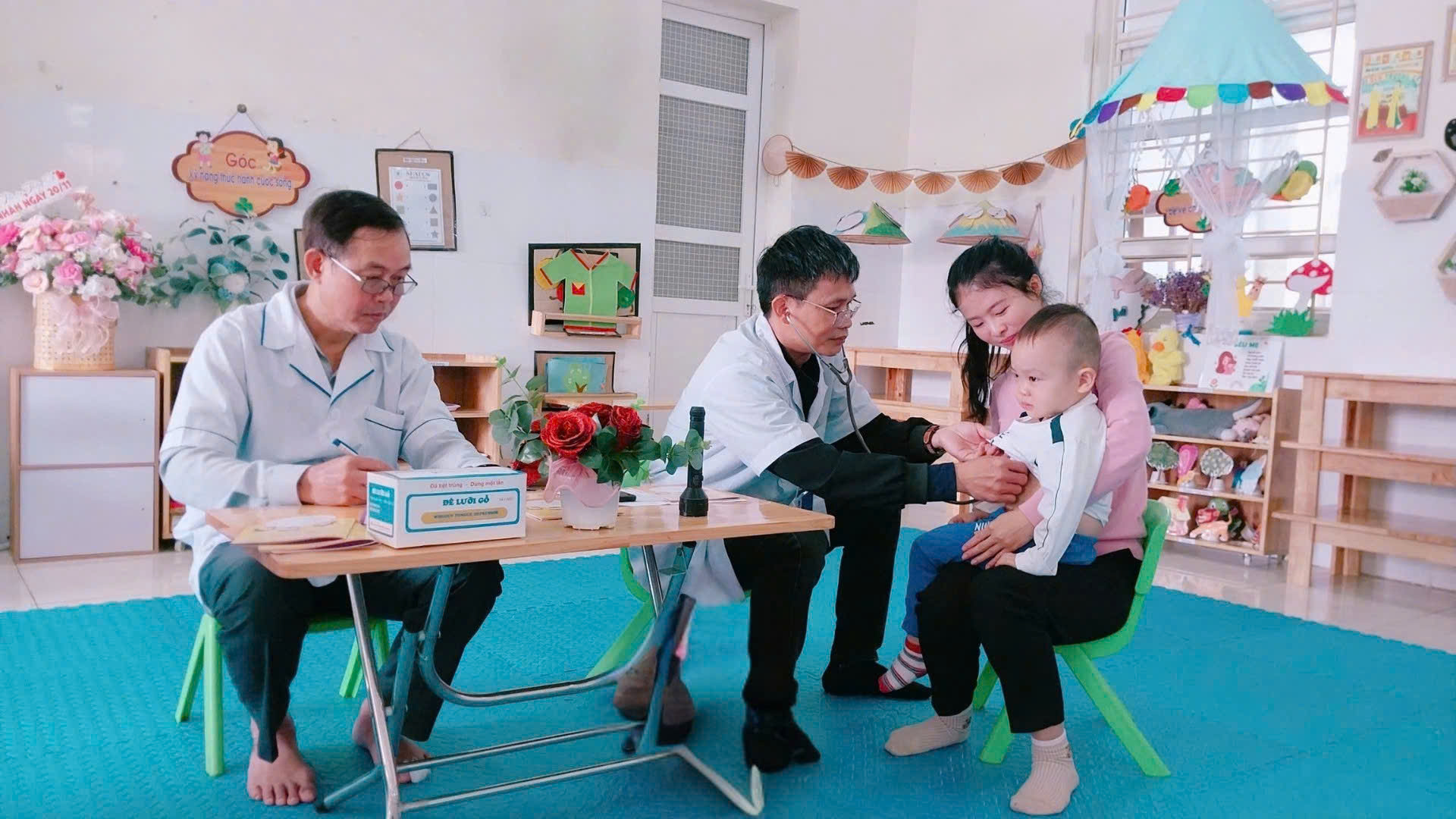 Xã Thượng Phúc tổ chức khám sức khoẻ cho học sinh mầm non- Ảnh 1.