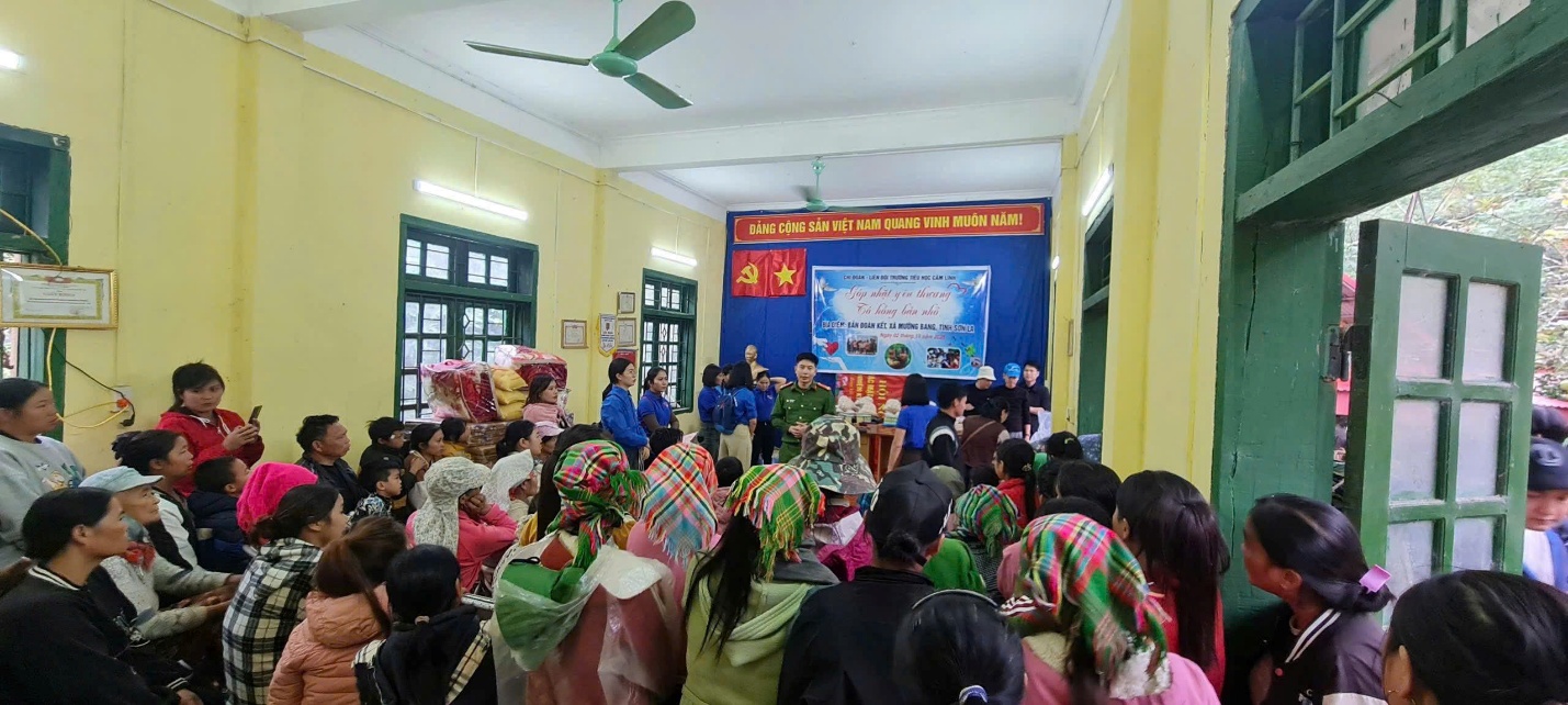 LAN TỎA YÊU THƯƠNG – THẮP SÁNG ƯỚC MƠ: CHUYẾN ĐI TÌNH NGUYỆN “VỀ VỚI BẢN ĐOÀN KẾT – MƯỜNG BANG” CỦA TRƯỜNG TIỂU HỌC CẨM LĨNH- Ảnh 4.