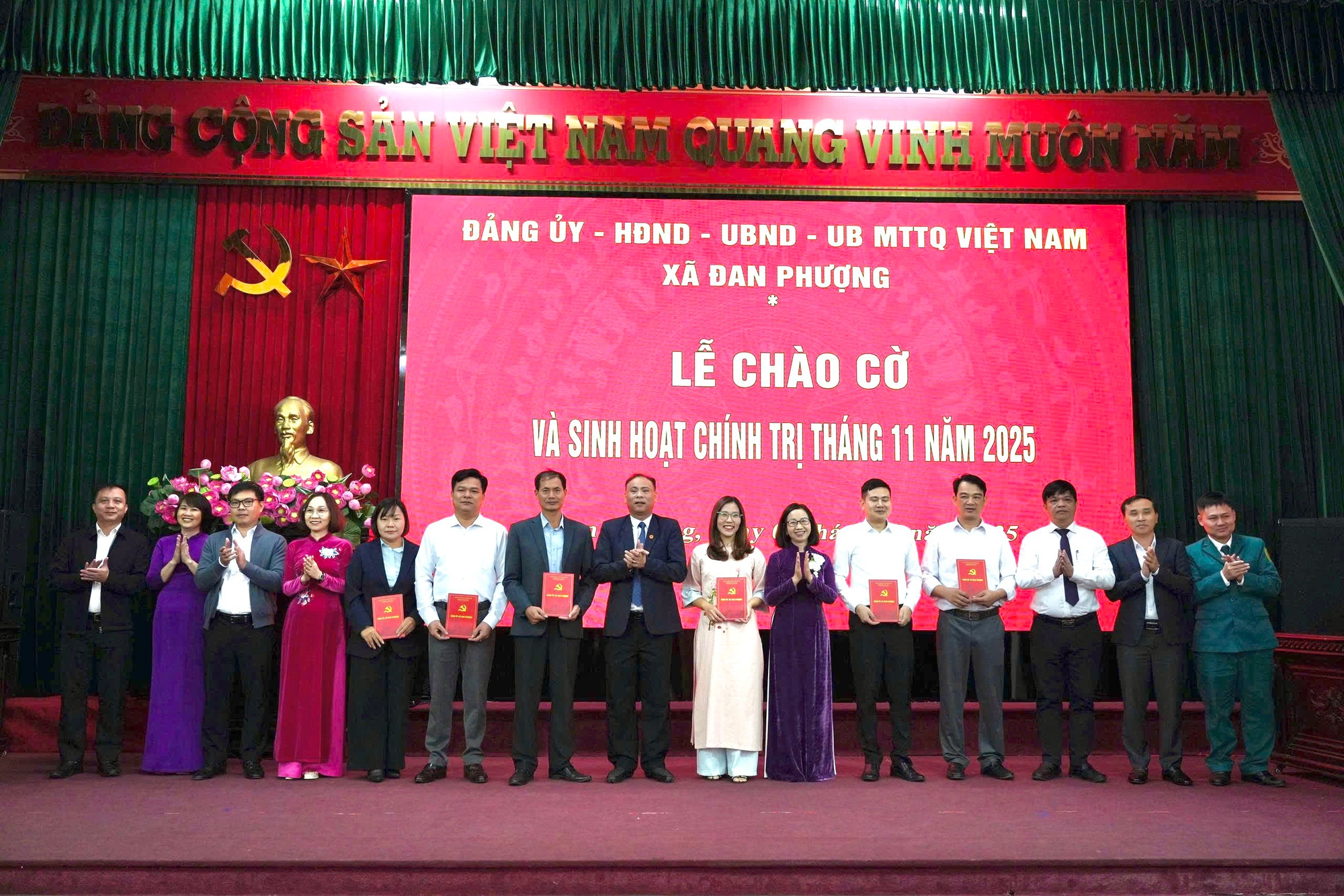 Xã Đan Phượng tổ chức Lễ Chào cờ và sinh hoạt chính trị tháng 11.- Ảnh 3.