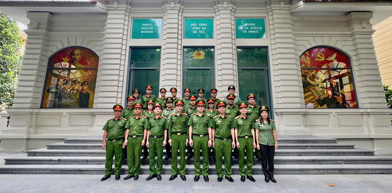 BỒI ĐẮP TRUYỀN THỐNG, CỦNG CỐ BẢN LĨNH NGƯỜI CHIẾN SĨ CÔNG AN CƠ SỞ