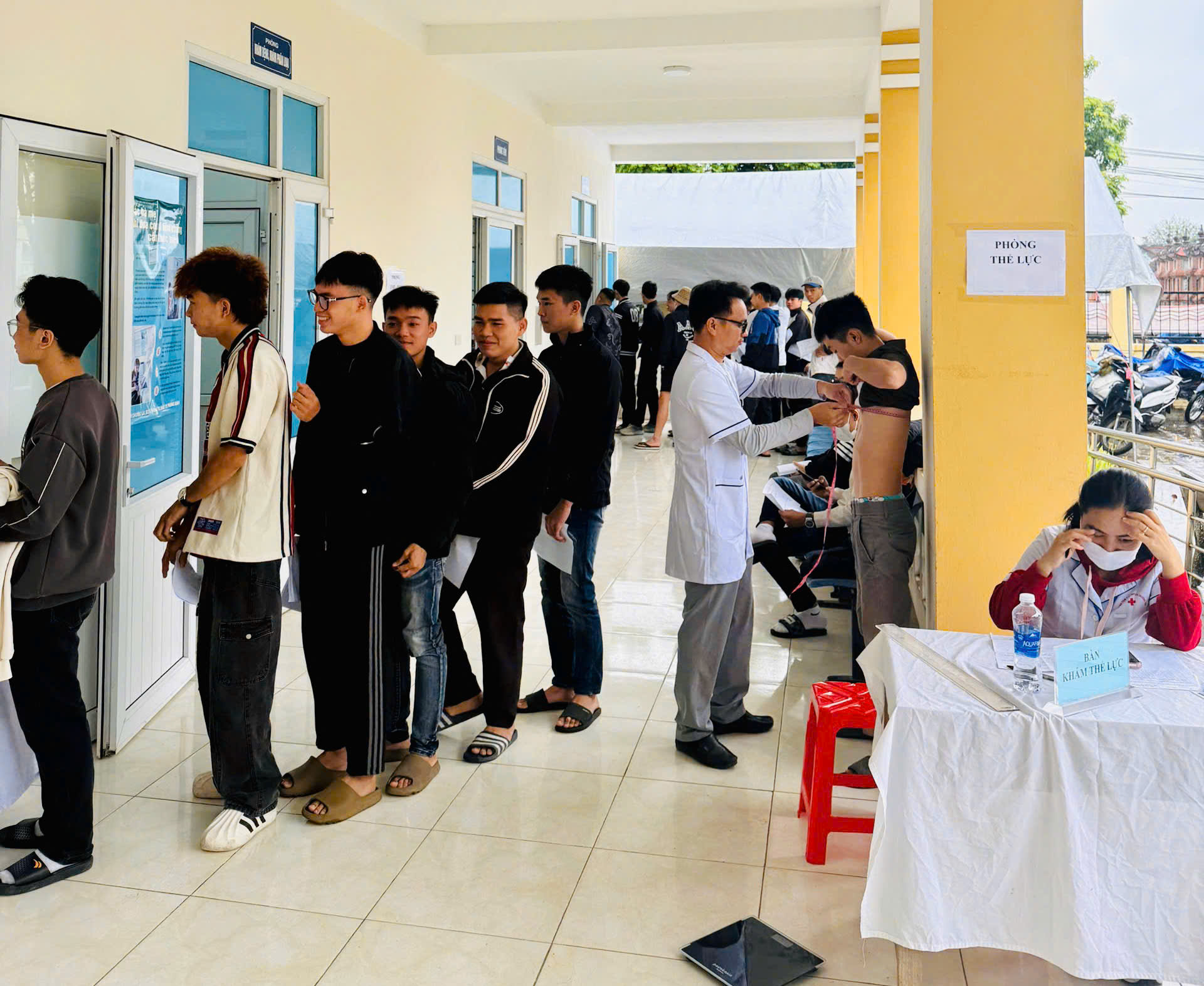 Những hình ảnh sơ khám nghĩa vụ quân sự xã Thượng Phúc- Ảnh 11.