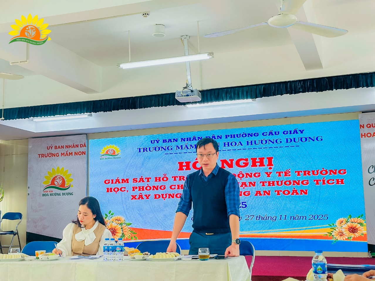 Có thể là hình ảnh về TV, cái bục và văn bản cho biết 'SD MINN ေင် UỲ BAN NHÂN DÃ TRƯỜNG MẪM NON E0 TRTELERUIN ÂN PHƯỜNG CẦU GIAY UỲ BAN NHÂNDÂN NHÂN DUƠNG HOA TRƯỜNG MÂM N QU Ho MATN ዘዐሊዝ ππόει HOLHUONGIIIONG IMTONG HC GIÁM SÁT HỖ TR Hoc, PHÒNG CH XÂY DỰNG NGHỊ ỘNG Y TẾ TRƯỜNG ẠN THƯƠNG TÍCH IG AN TOÀN SHT 27 tháng I1 năm 2025'