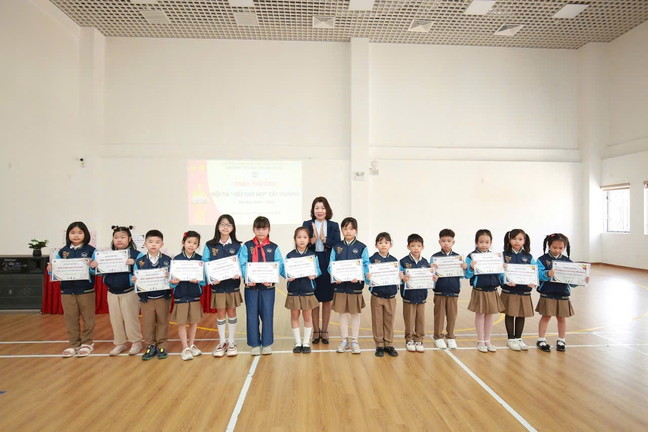 A group of children holding signs  AI-generated content may be incorrect.