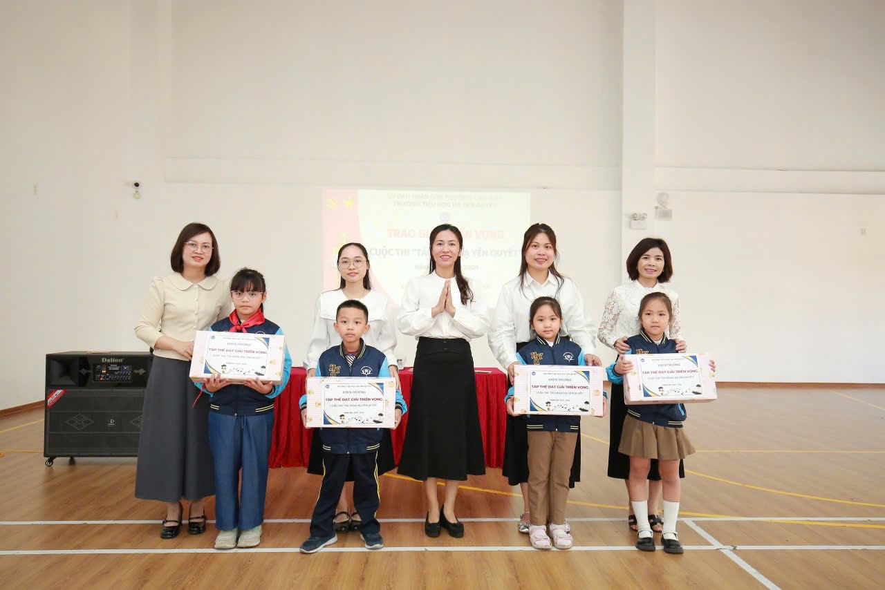 A group of people holding signs  AI-generated content may be incorrect.