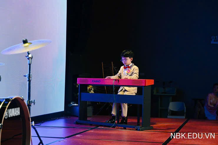 A child sitting at a piano  AI-generated content may be incorrect.