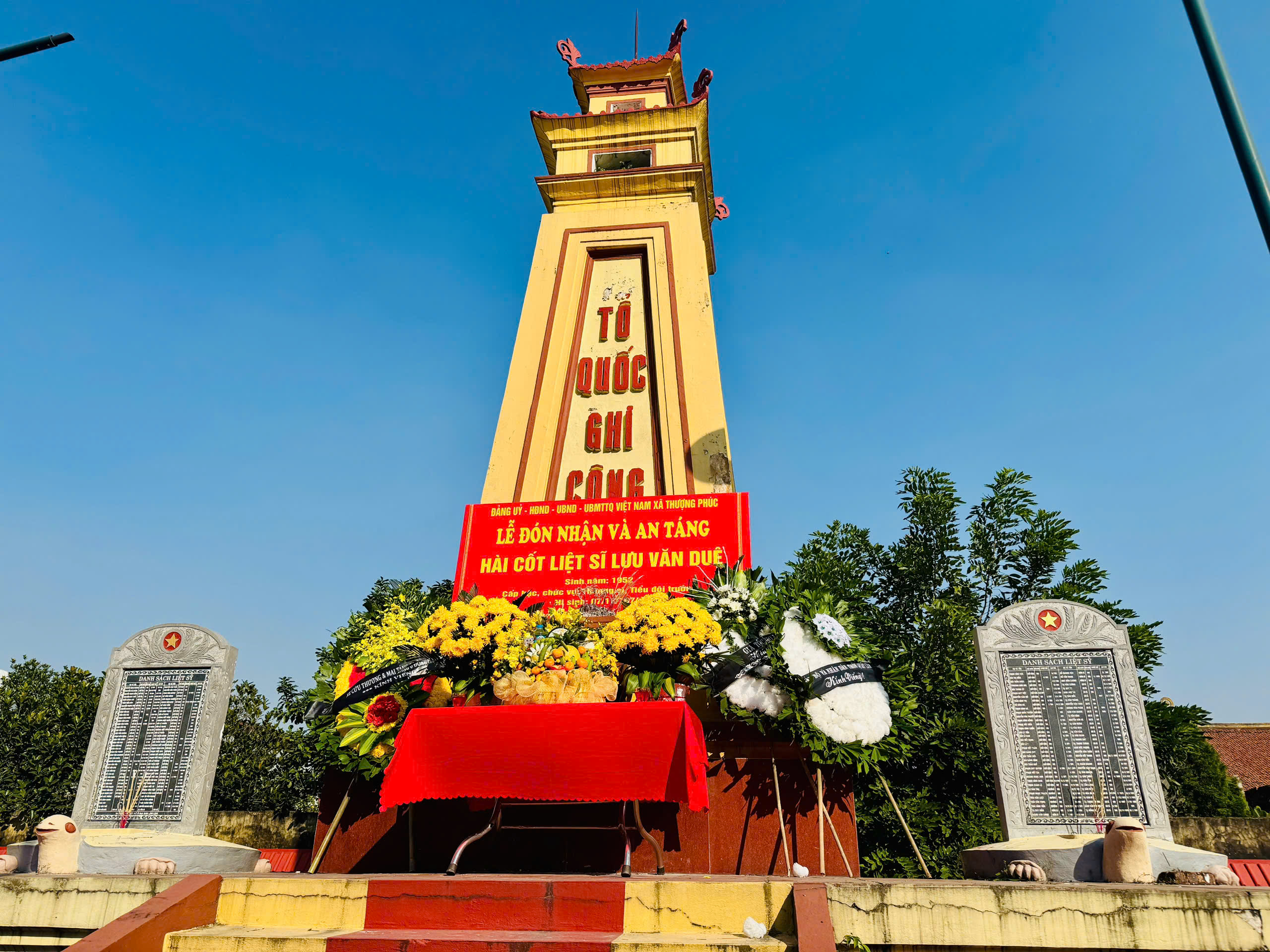 Một số hình ảnh Lễ đón và an táng hài cốt liệt sĩ Lưu Văn Duệ- Ảnh 1.