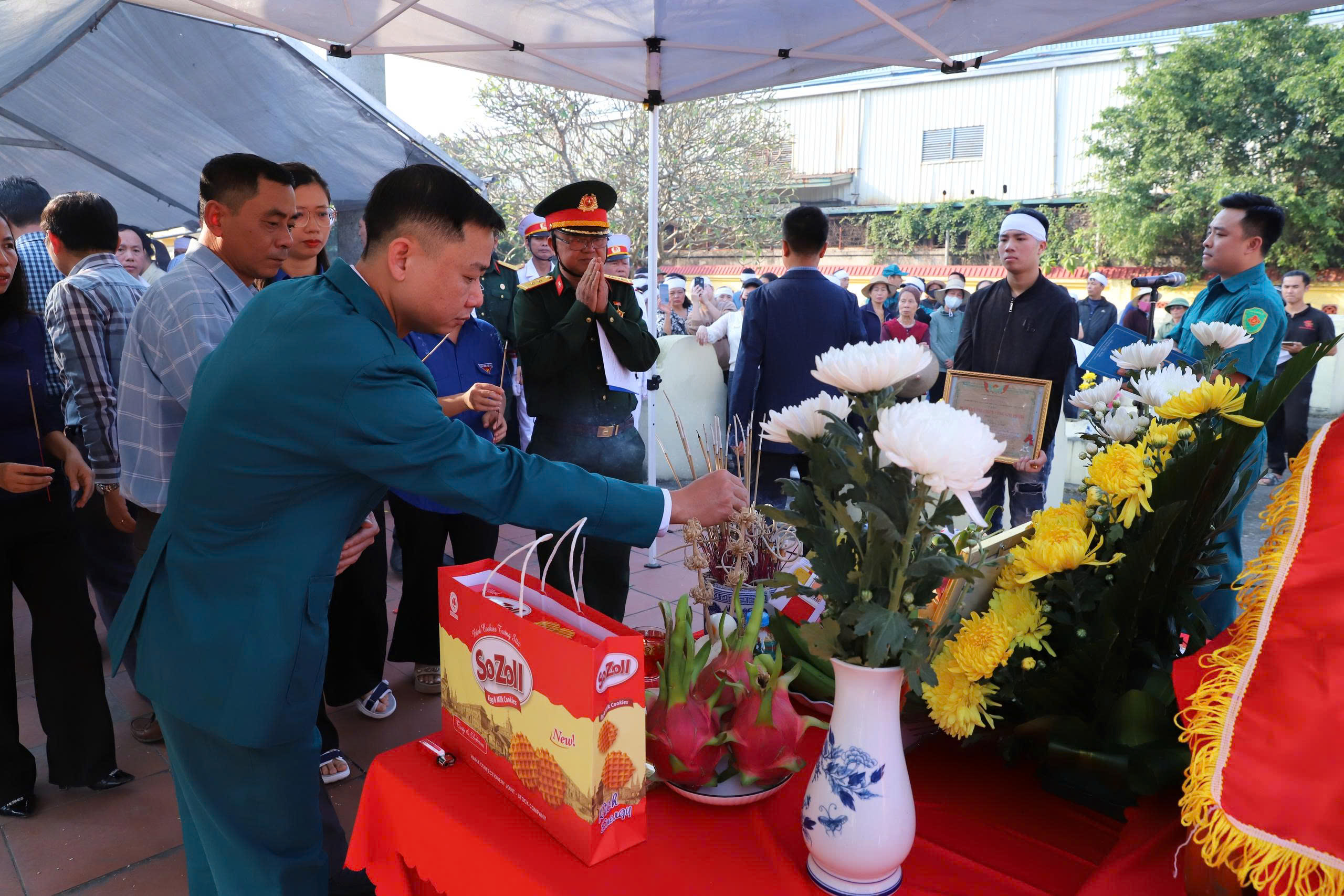 Một số hình ảnh Lễ đón và an táng hài cốt liệt sĩ Lưu Văn Duệ- Ảnh 14.