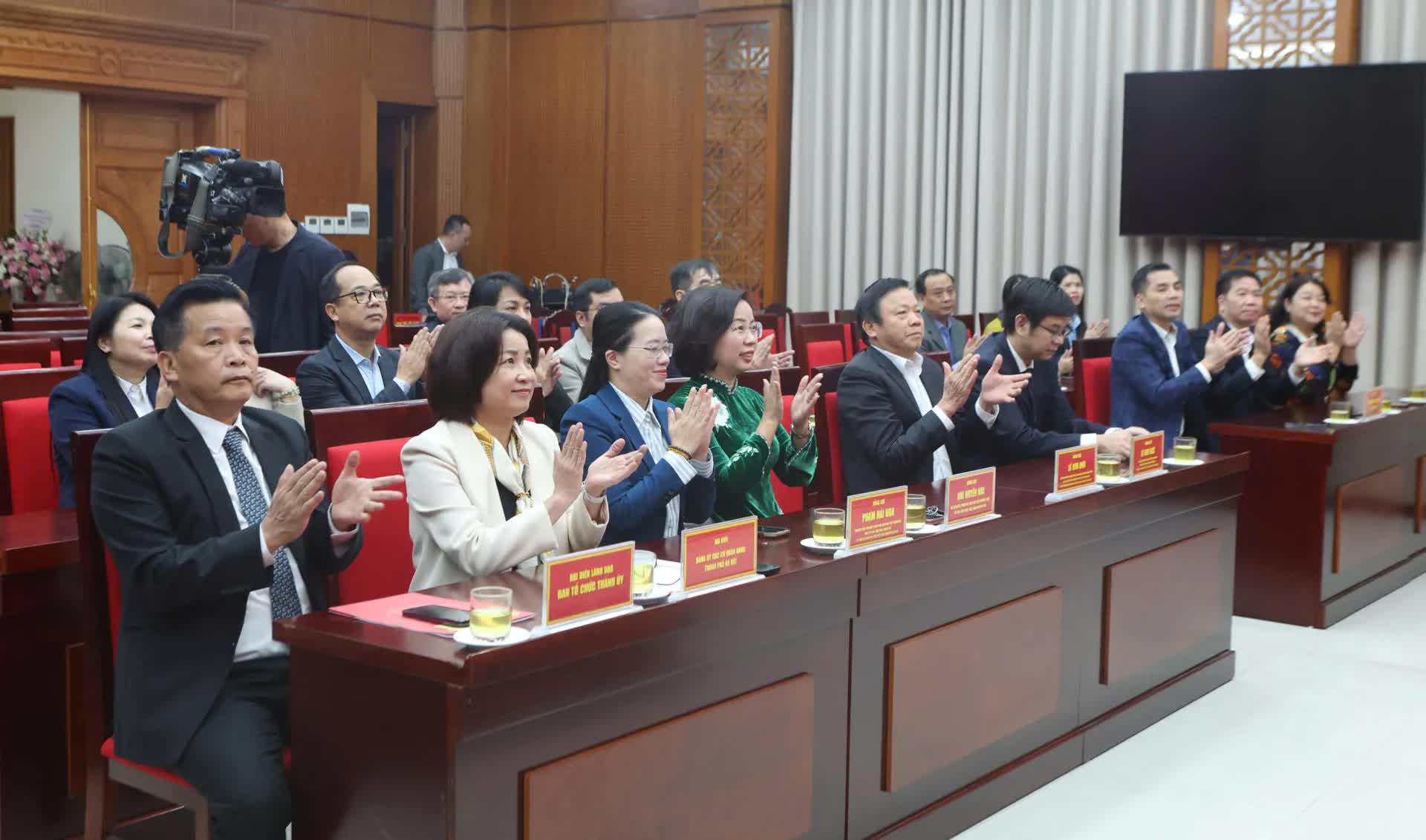 Đồng chí Bùi Huyền Mai được chỉ định giữ chức Bí thư Đảng ủy MTTQ Việt Nam TP Hà Nội- Ảnh 1.