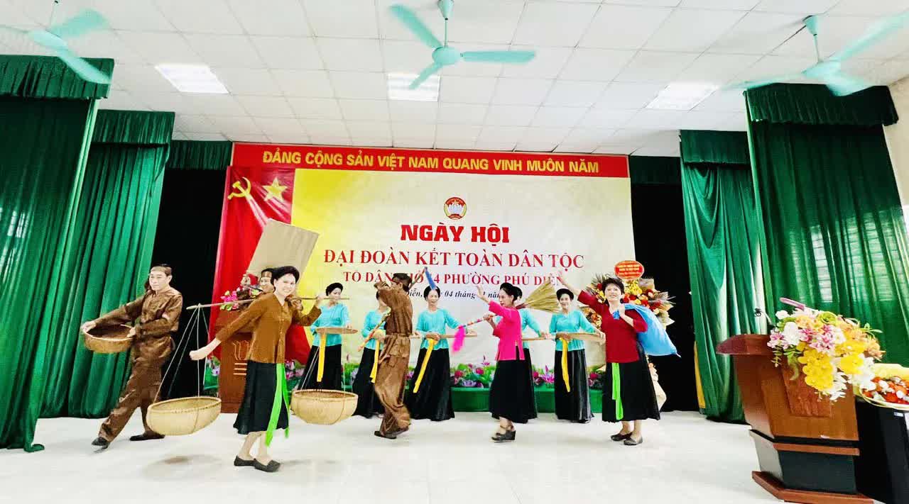 Phường Phú Diễn: sôi nổi Ngày hội Đại đoàn kết toàn dân tộc tại Tổ dân phố 14- Ảnh 4.