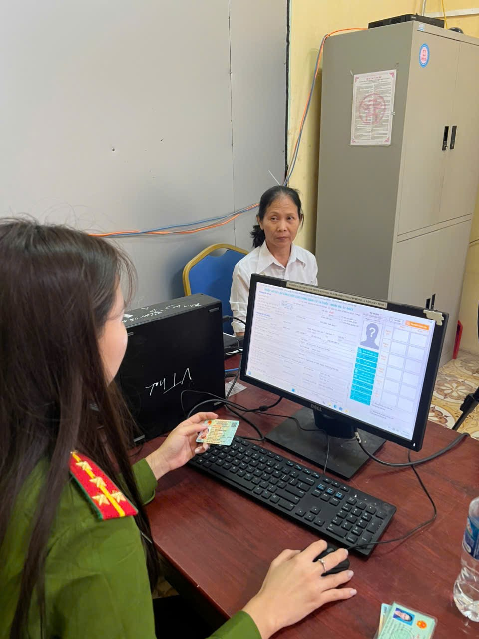     CÔNG AN XÃ VĨNH THANH TỔ CHỨC LÀM CĂN CƯỚC CÔNG DÂN CHO NHÂN DÂN- Ảnh 4.