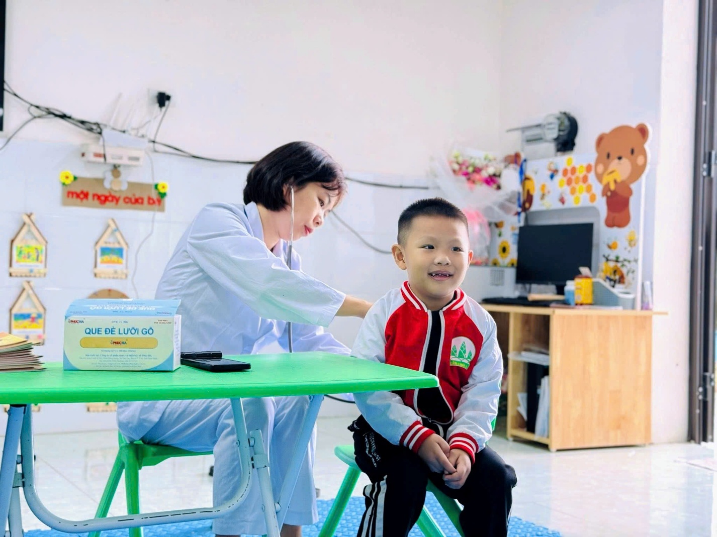 TRƯỜNG MẦM NON TÒNG BẠT VÀ TRƯỜNG MẦM NON CẨM LĨNH A TỔ CHỨC KHÁM SỨC KHỎE ĐỊNH KỲ CHO TRẺ NĂM HỌC 2025–2026- Ảnh 3.