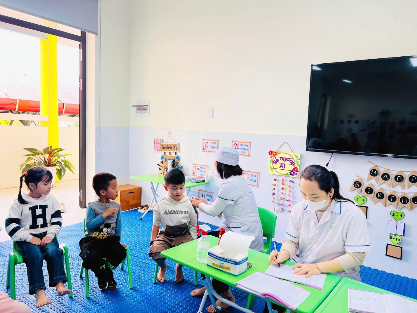 TRƯỜNG MẦM NON TÒNG BẠT VÀ TRƯỜNG MẦM NON CẨM LĨNH A TỔ CHỨC KHÁM SỨC KHỎE ĐỊNH KỲ CHO TRẺ NĂM HỌC 2025–2026- Ảnh 4.