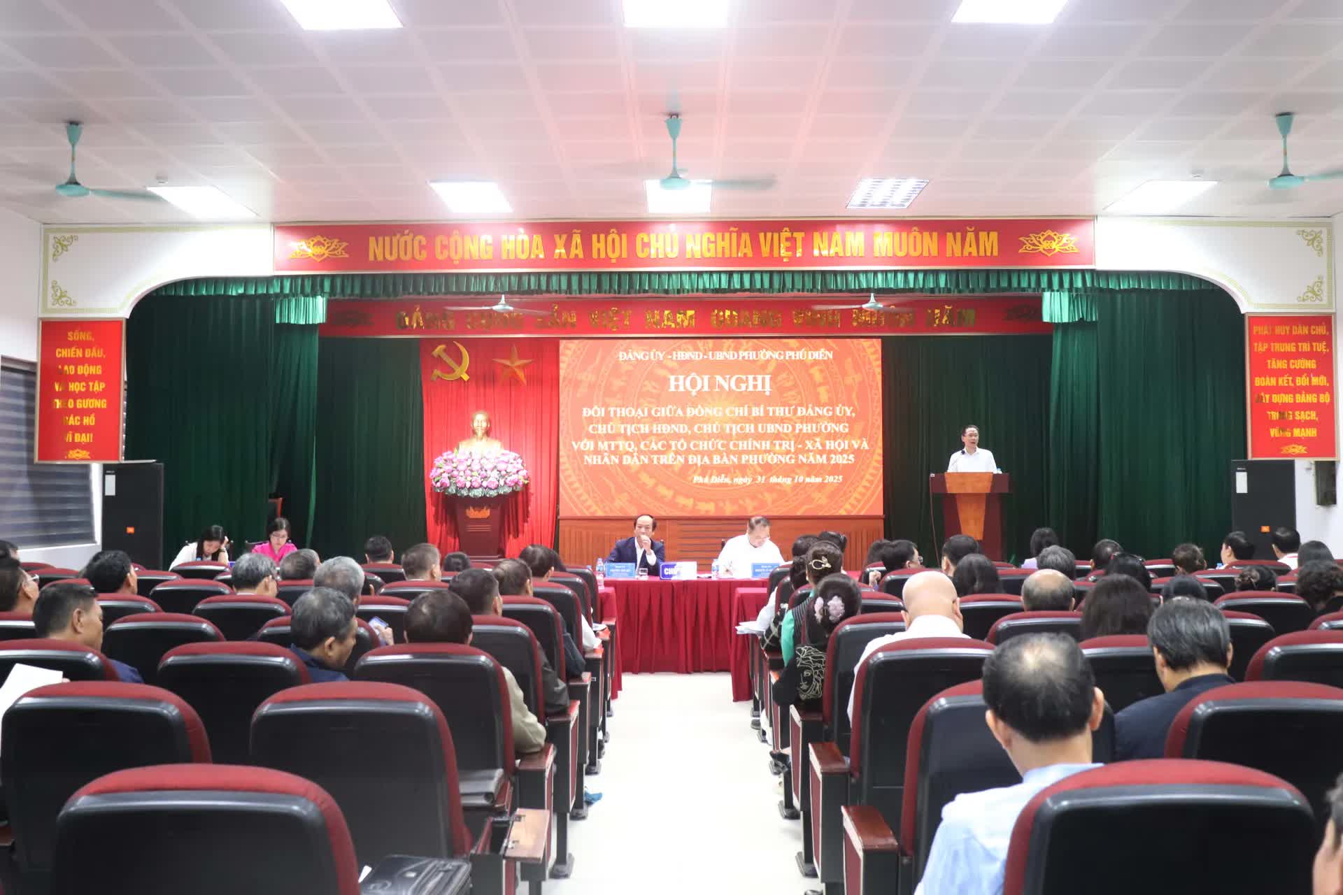 Phường Phú Diễn đối thoại trực tiếp với Nhân dân, giải quyết nhiều vấn đề vướng mắc- Ảnh 3.