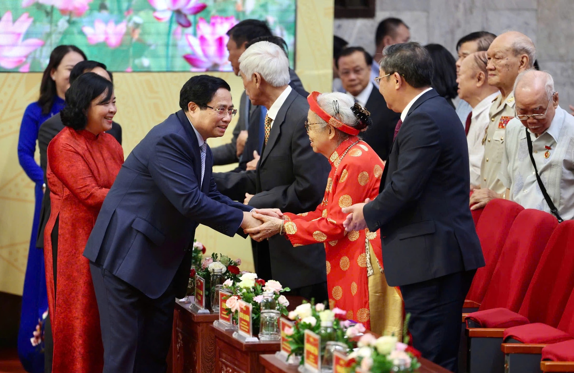 Phong trào thi đua yêu nước của Thủ đô: Giàu bản sắc riêng, thúc đẩy phát triển- Ảnh 1.