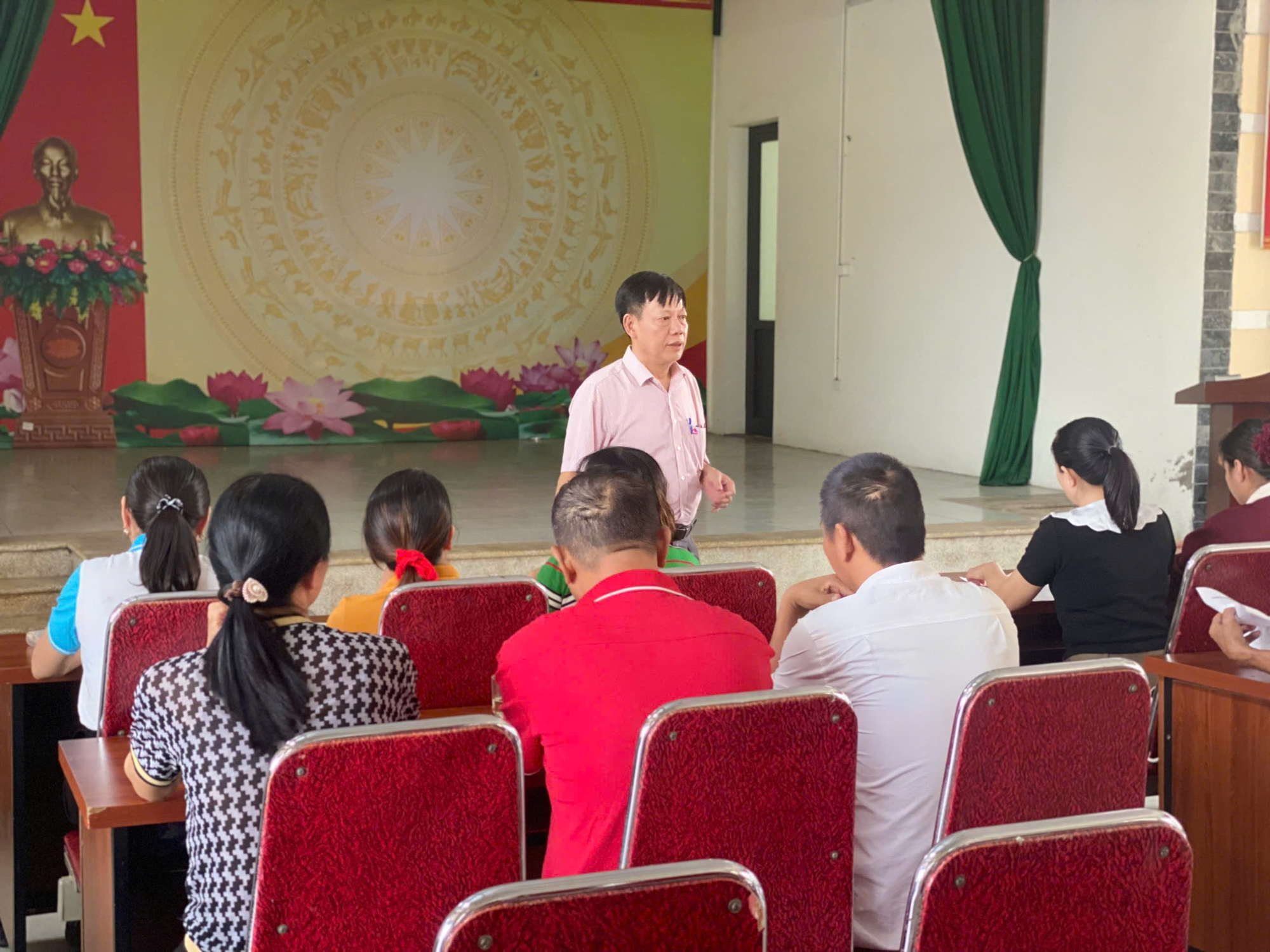 Ngân hàng Chính sách xã hội Đông Anh phối hợp với các Hội đoàn thể xã Thư Lâm đẩy mạnh ứng dụng số trong giao dịch không dùng tiền mặt- Ảnh 1.