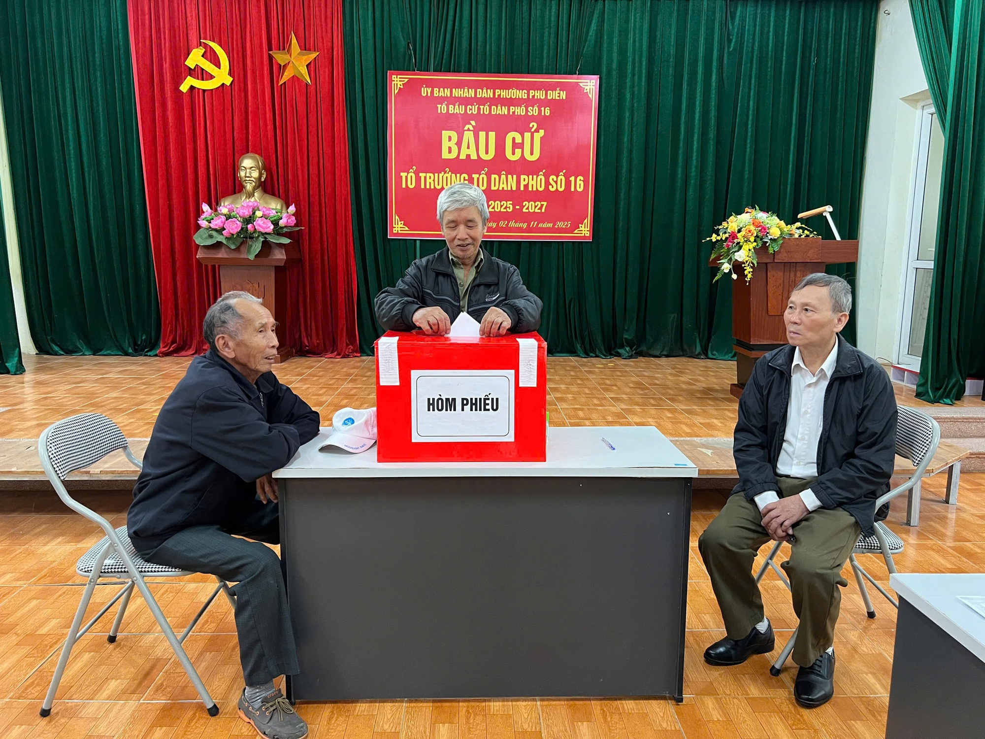 Phú Diễn tổ chức bầu cử Tổ trưởng tổ dân phố nhiệm kỳ 2025-2027- Ảnh 1.