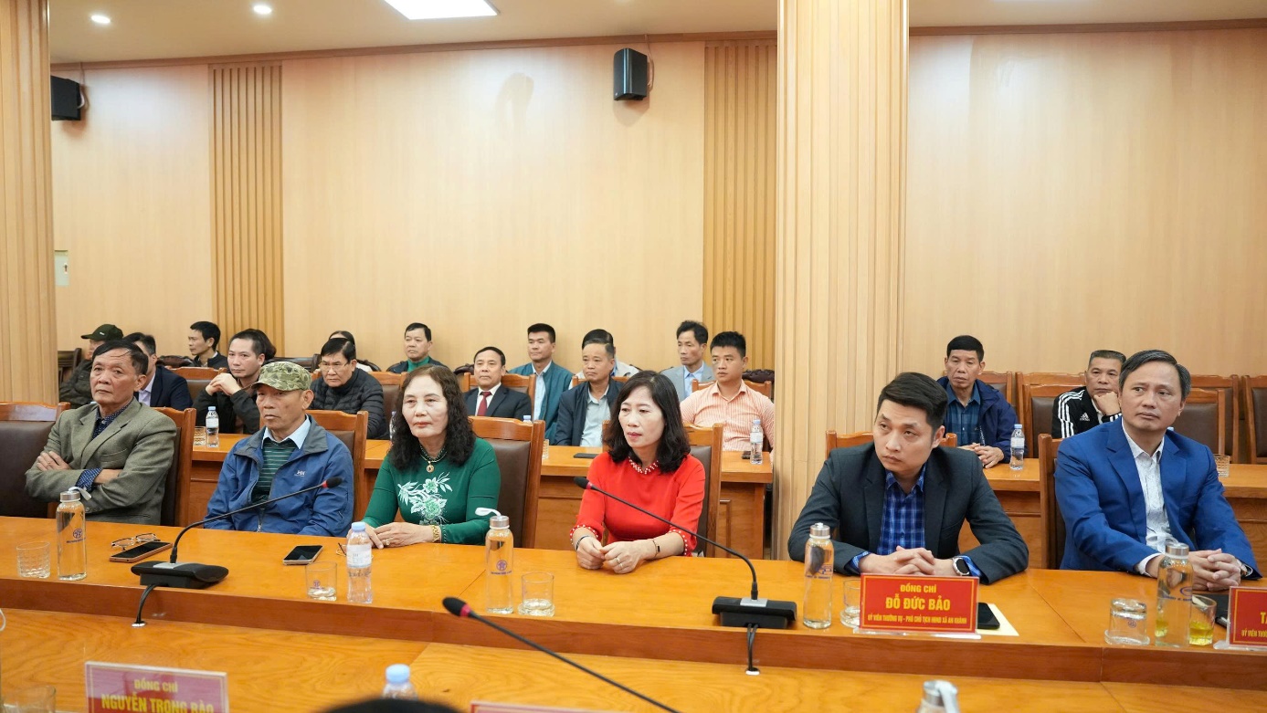 An Khánh: 21 đồng chí được trao tặng Huy hiệu Đảng đợt 07/11/2025- Ảnh 8.