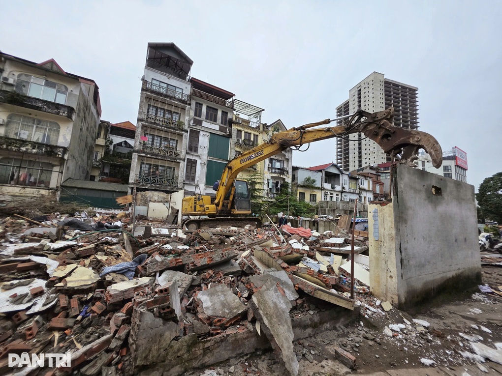 Cưỡng chế, giải phóng mặt bằng làm con đường "đắt nhất hành tinh" ở Hà Nội- Ảnh 3.