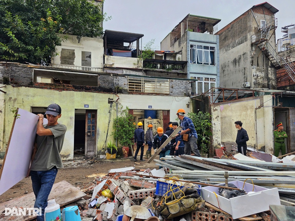 Cưỡng chế, giải phóng mặt bằng làm con đường "đắt nhất hành tinh" ở Hà Nội- Ảnh 2.