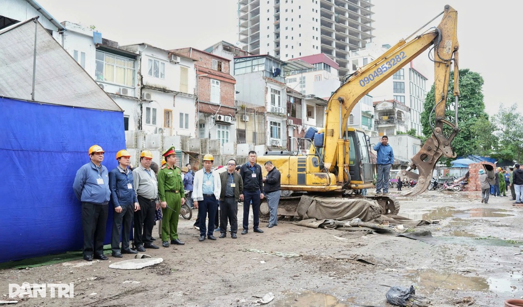 Cưỡng chế, giải phóng mặt bằng làm con đường "đắt nhất hành tinh" ở Hà Nội- Ảnh 1.