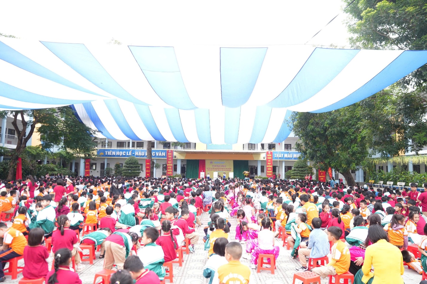 Trường Tiểu học Dương Xá hưởng ứng Ngày Pháp luật nước Cộng hòa xã hội chủ nghĩa Việt Nam năm 2025- Ảnh 1.