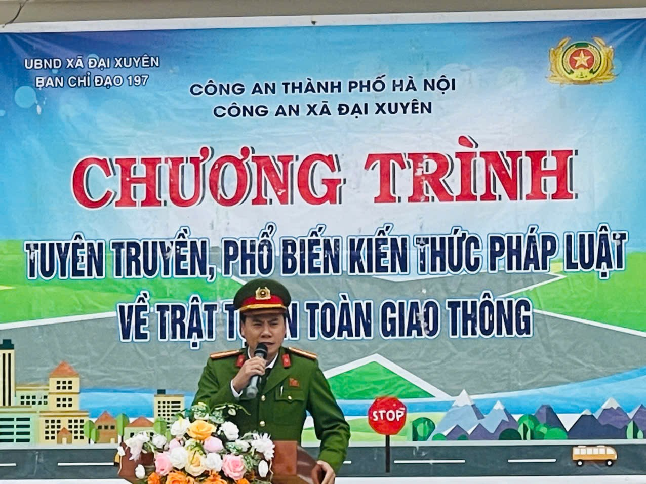 Trường Tiểu học Đại XuyênTuyên truyền pháp luật ATGT và xây dựng mô hình "Cổng trường an toàn"- Ảnh 2.