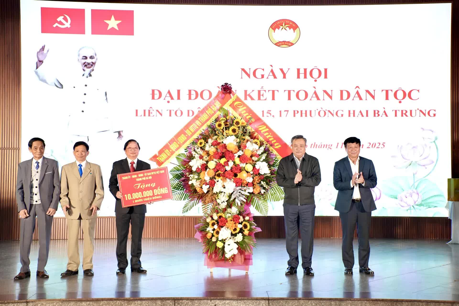 Chủ tịch UBND TP Hà Nội dự Ngày hội Đại đoàn kết phường Hai Bà Trưng: Xây dựng Thủ đô hạnh phúc bắt đầu từ mỗi con phố sạch đẹp- Ảnh 5.