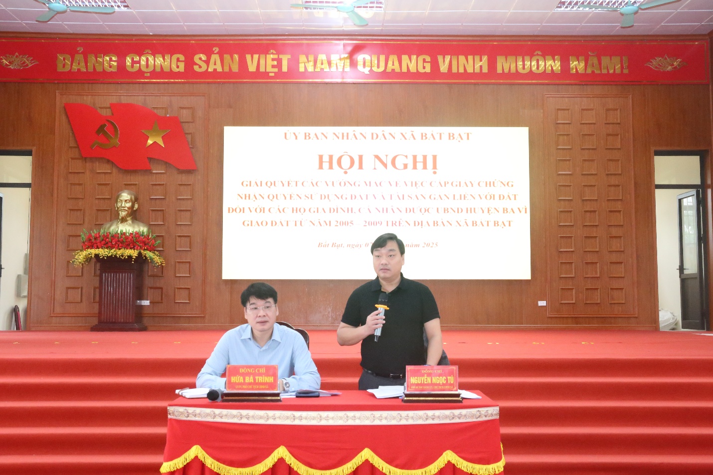 THƯỜNG TRỰC ĐẢNG ỦY – HĐND – UBND XÃ BẤT BẠT TỔ CHỨC HỘI NGHỊ TRỌNG ĐIỂM GIẢI QUYẾT VƯỚNG MẮC CẤP GCN QSDĐ GIAI ĐOẠN 2005-2009- Ảnh 1.