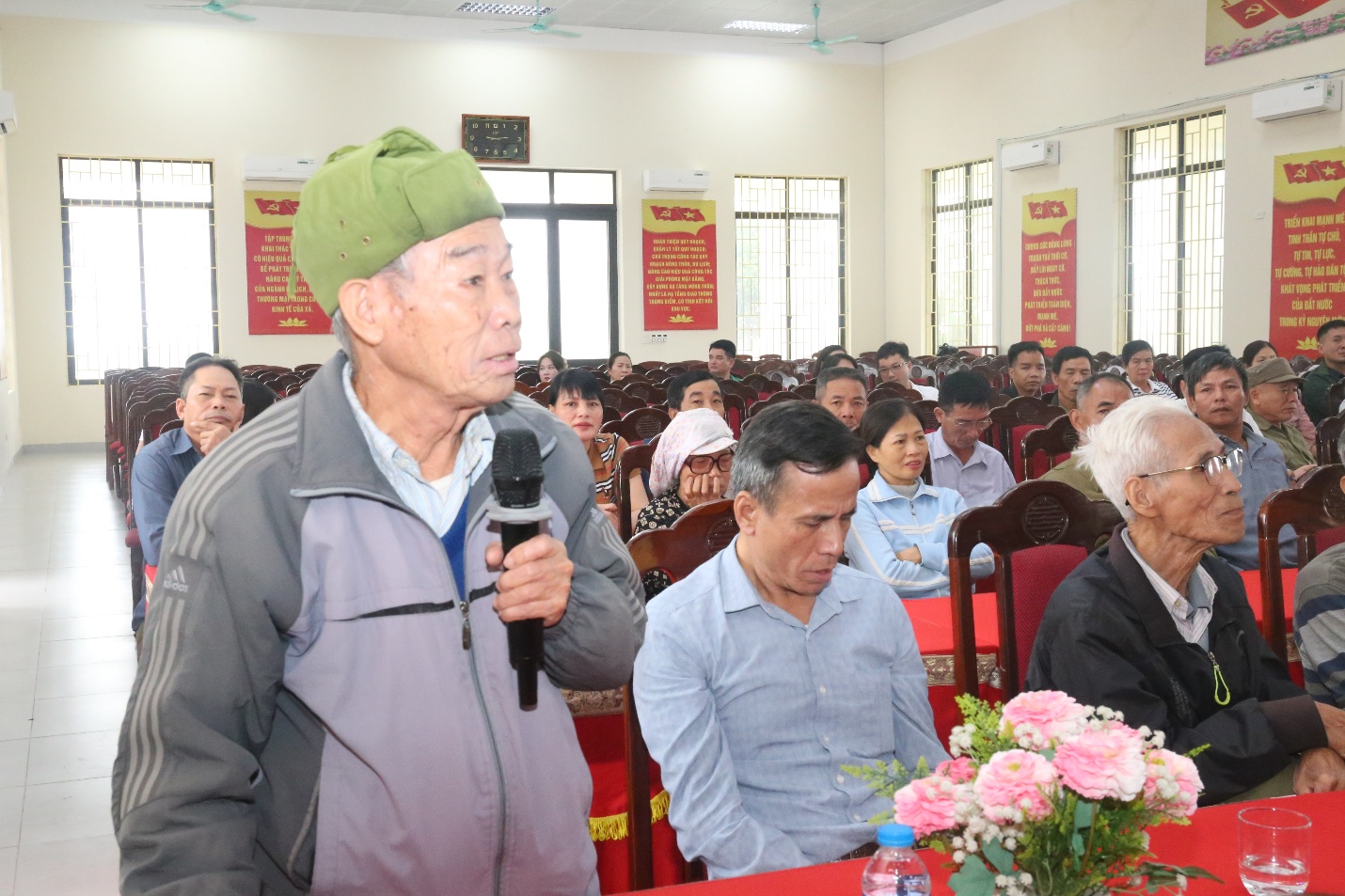 THƯỜNG TRỰC ĐẢNG ỦY – HĐND – UBND XÃ BẤT BẠT TỔ CHỨC HỘI NGHỊ TRỌNG ĐIỂM GIẢI QUYẾT VƯỚNG MẮC CẤP GCN QSDĐ GIAI ĐOẠN 2005-2009- Ảnh 3.