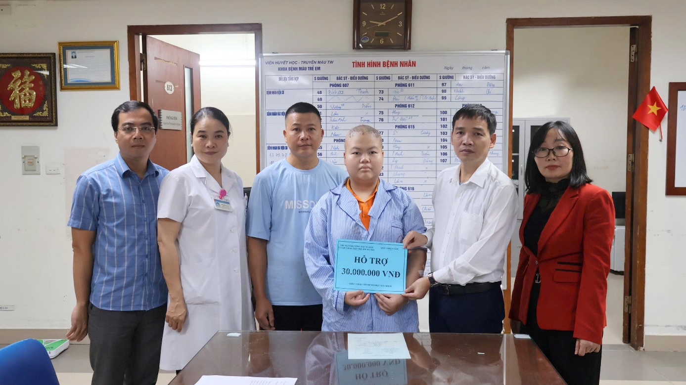 Lan toả yêu thương  giúp đỡ  học sinh mắc bệnh hiểm nghèo- Ảnh 1.