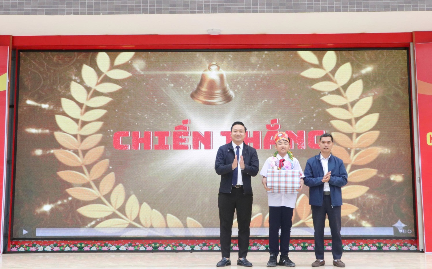 Em Nguyễn Đức Dũng học sinh lớp 7A4 giành vòng nguyệt quế tại Hội thi “Rung chuông vàng” hưởng ứng Ngày Pháp luật Việt Nam(9/11)- Ảnh 4.