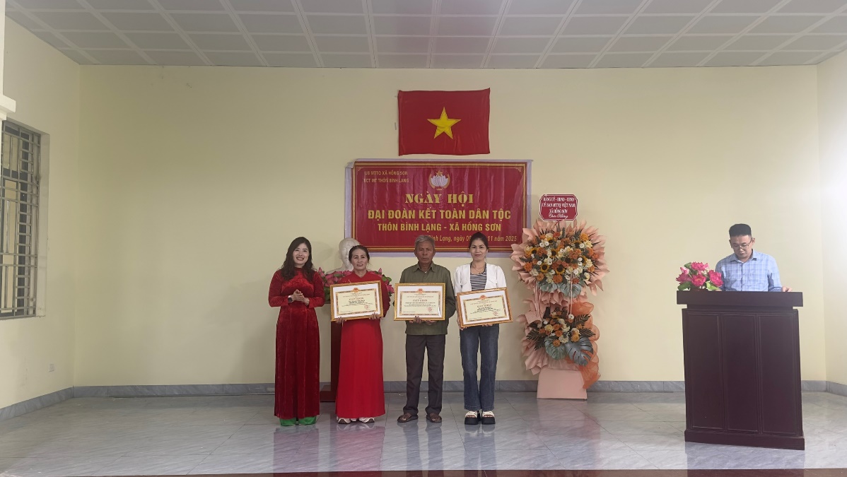 Các thôn Bình Lạng, Vĩnh An và Hạ Quất tổ chức Ngày hội Đại đoàn kết toàn dân tộc và Kỷ niệm 95 năm ngày truyền thống Mặt trận Tổ quốc Việt Nam (18/11/1930 - 18/11/2025)- Ảnh 7.