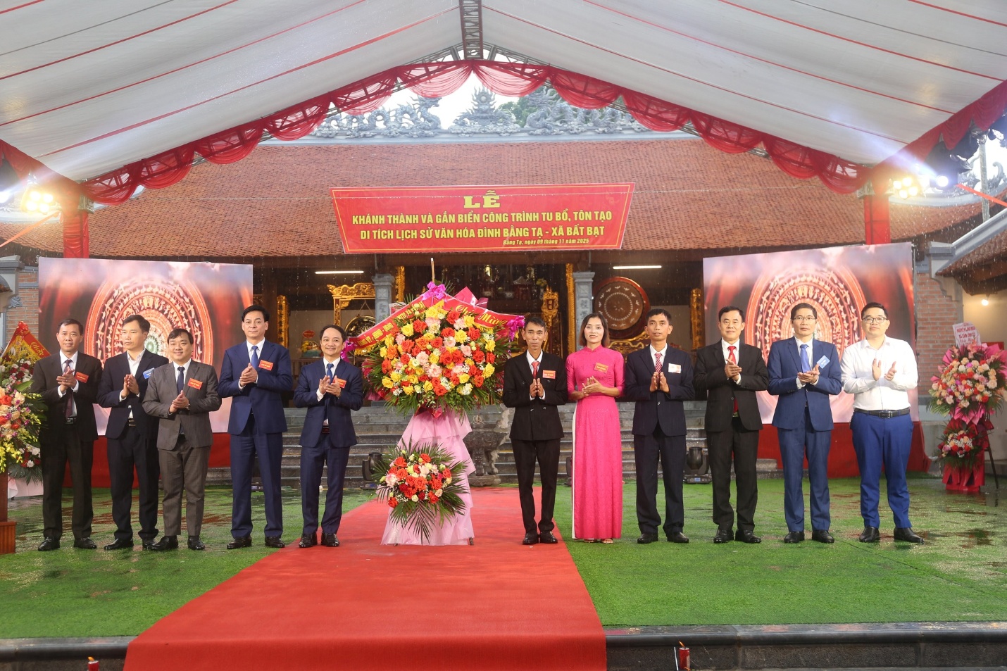 LỄ CẮT BĂNG KHÁNH THÀNH VÀ GẮN BIỂN CÔNG TRÌNH DI TÍCH ĐÌNH BẰNG TẠ: GÌN GIỮ GIÁ TRỊ DI SẢN, PHÁT HUY SỨC MẠNH NHÂN- Ảnh 3.