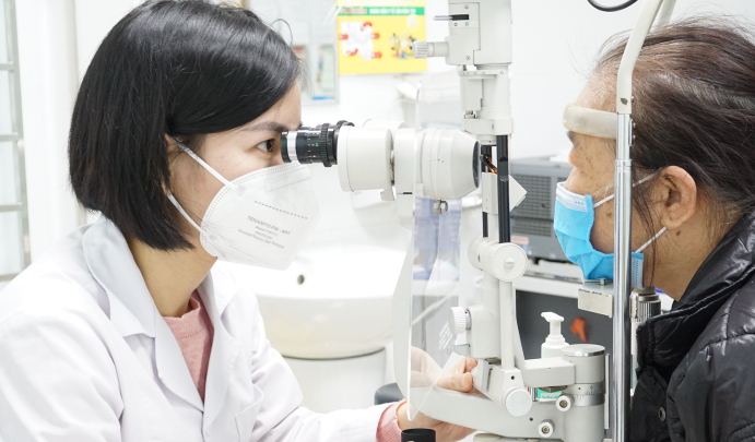 Đục thủy tinh thể – nguyên nhân hàng đầu gây mù lòa- Ảnh 1.