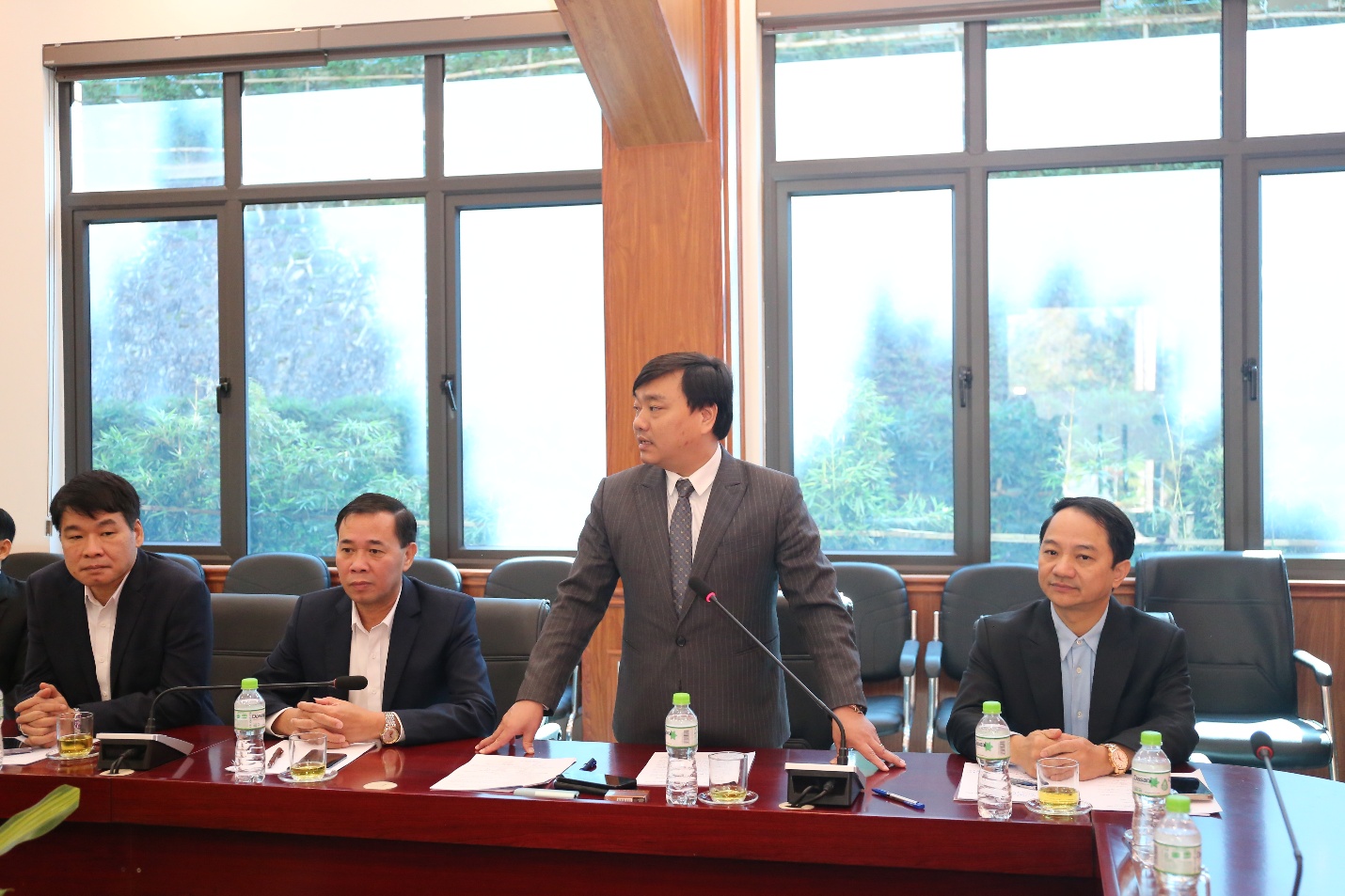 A group of men in a meeting  Description automatically generated