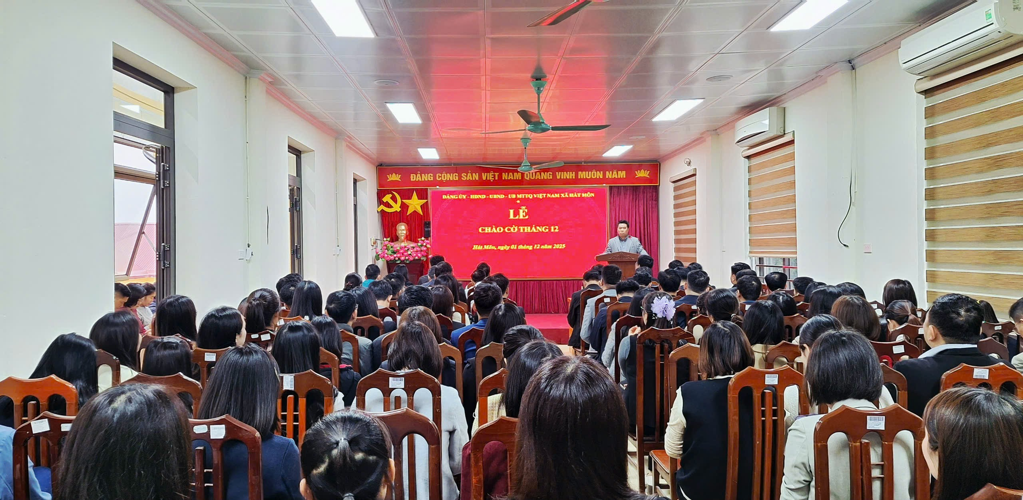 Xã Hát Môn tổ chức Lễ Chào cờ tháng 12 - Bứt phá hoàn thành các chỉ tiêu năm 2025; lan toả việc học tập và làm theo Bác từ những điều bình dị- Ảnh 1.