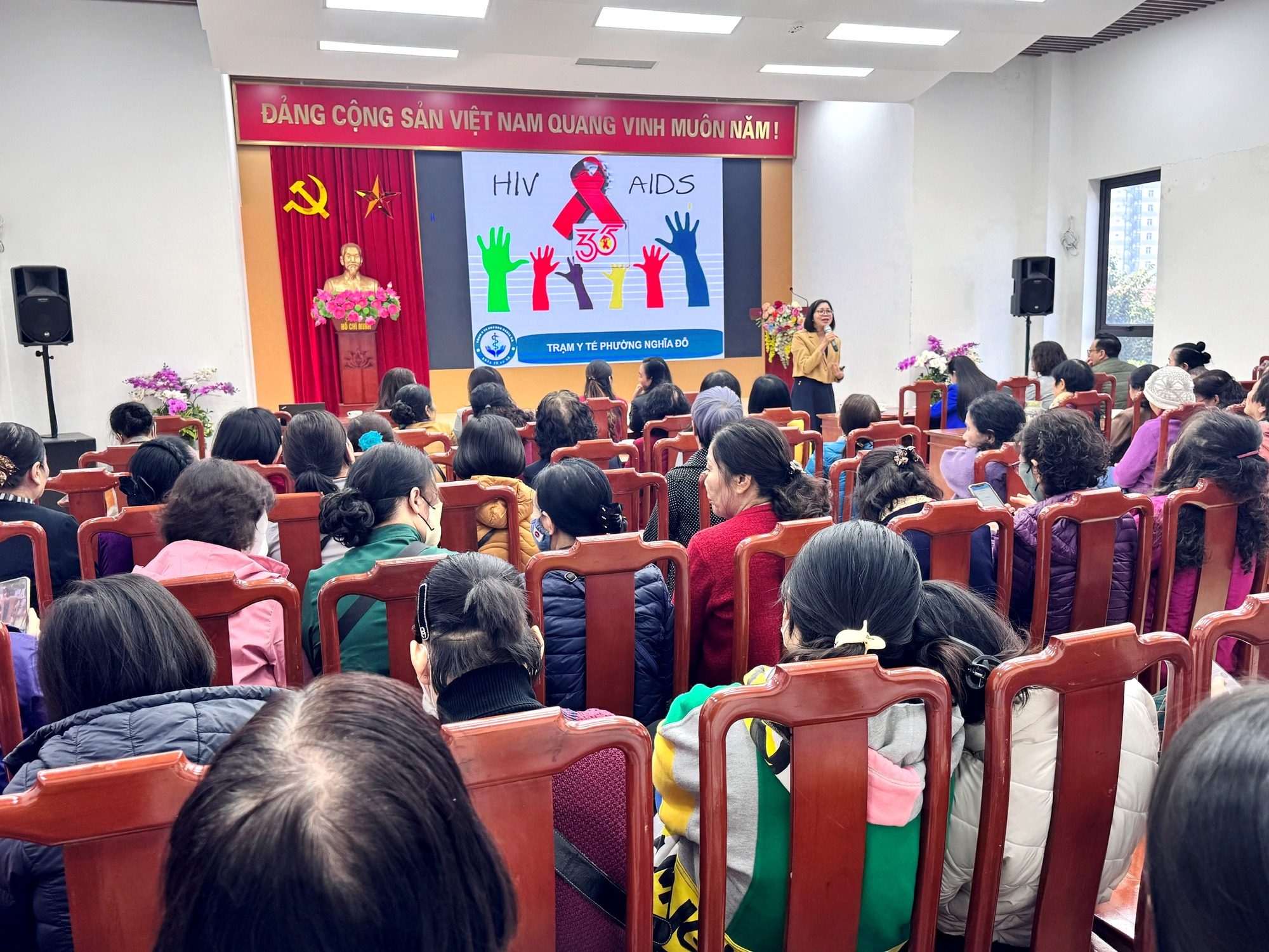 Phường Nghĩa Đô tổ chức mít tinh hưởng ứng 35 năm Việt Nam ứng phó với HIV/AIDS- Ảnh 1.